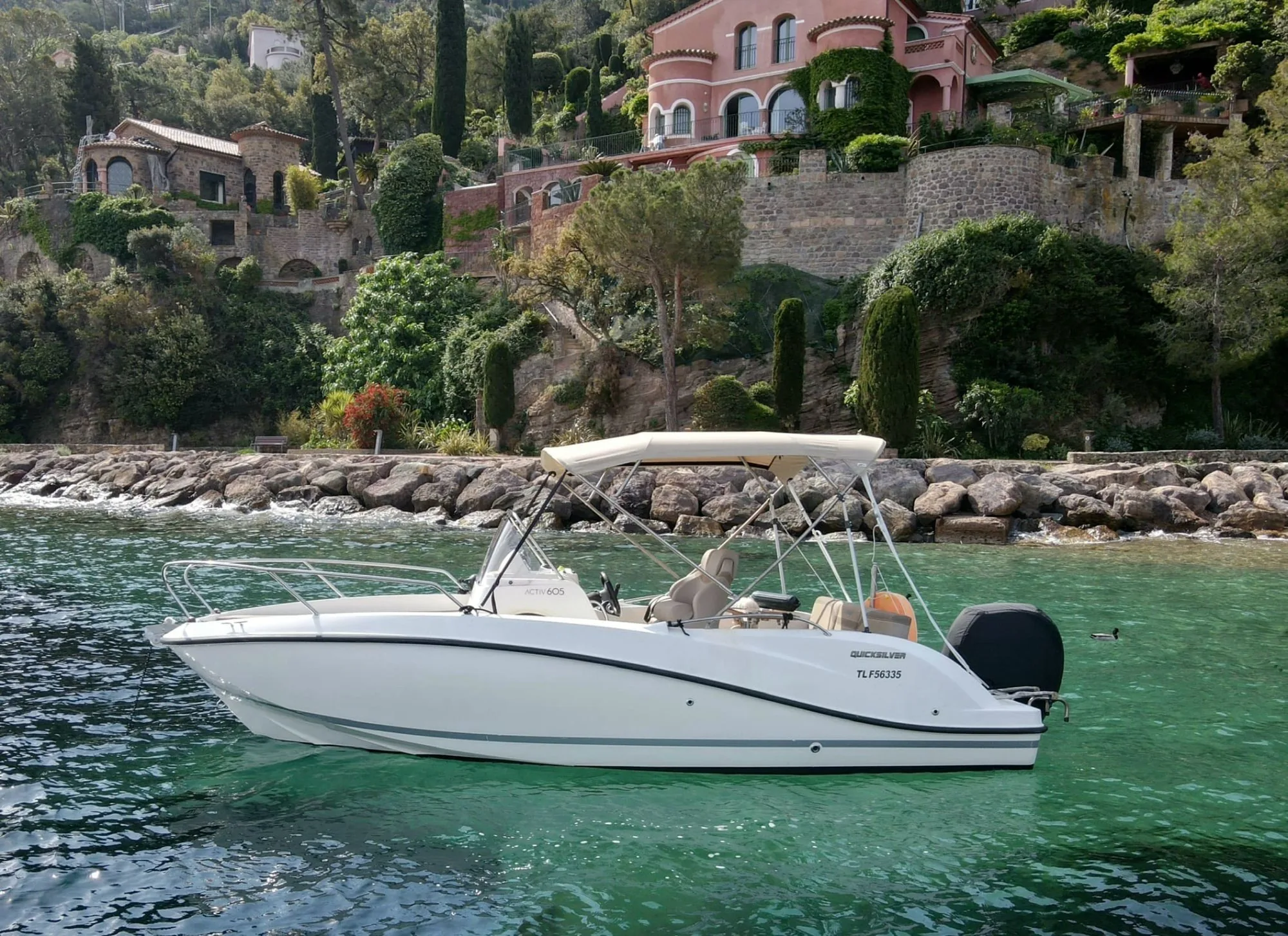 Stratos – Quicksilver 605 Sundeck