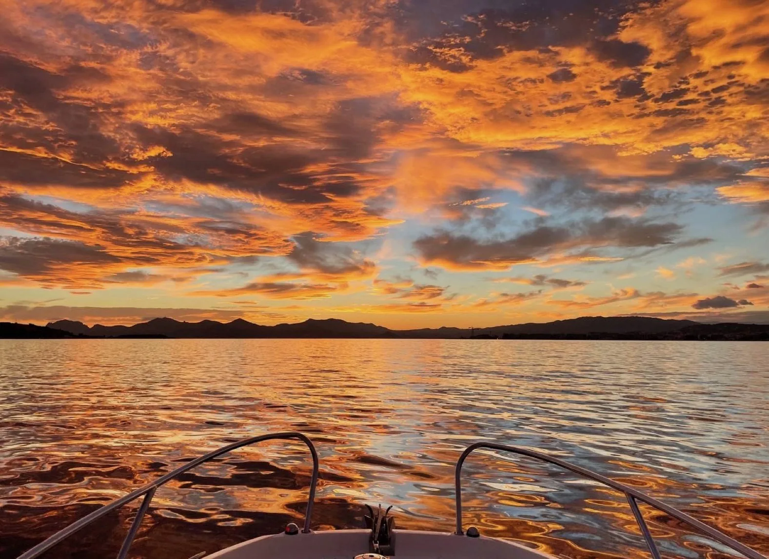 Sunset en mer – Stratos Locations