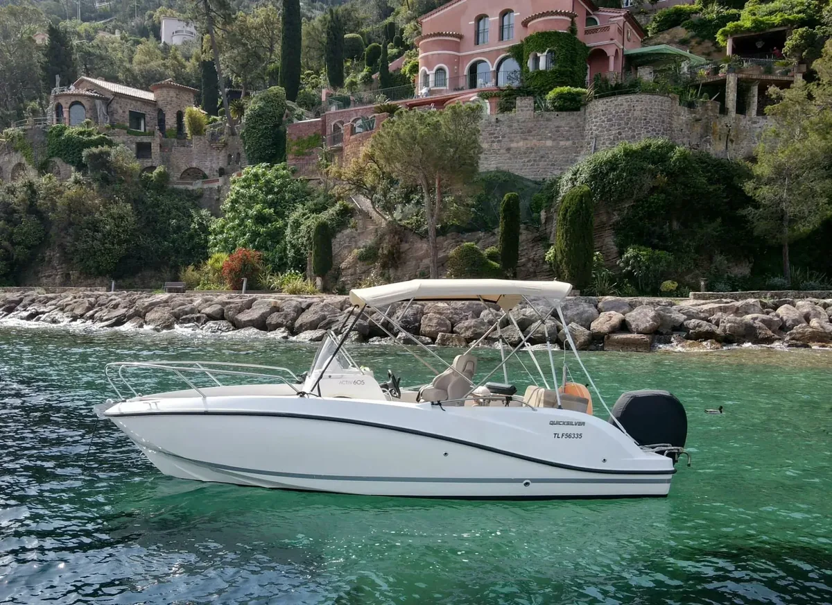 Bateau Stratos